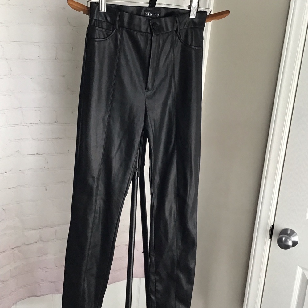 Zara Women's Sleek Black Skinny Jeans